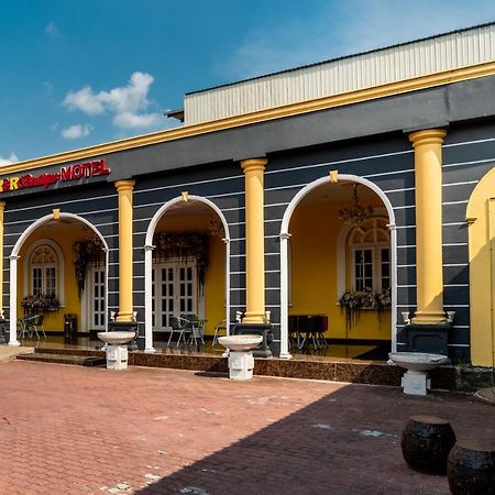 Oyo 1228 R & R Motel Johor Bahru Exterior photo