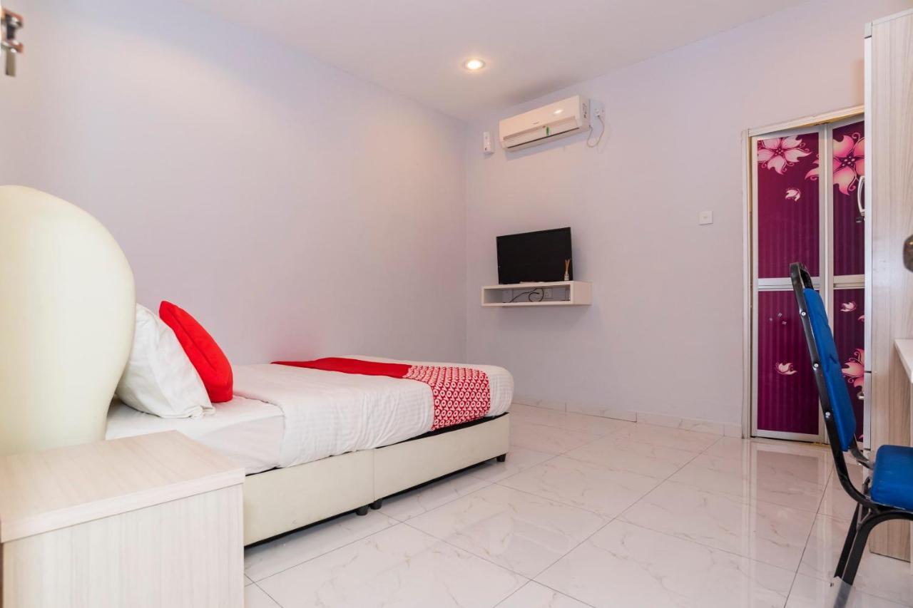Oyo 1228 R & R Motel Johor Bahru Exterior photo