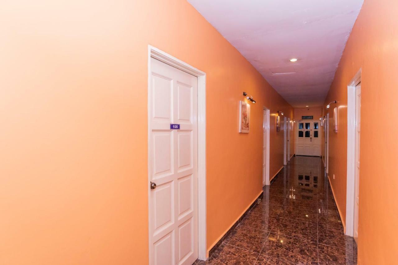 Oyo 1228 R & R Motel Johor Bahru Exterior photo